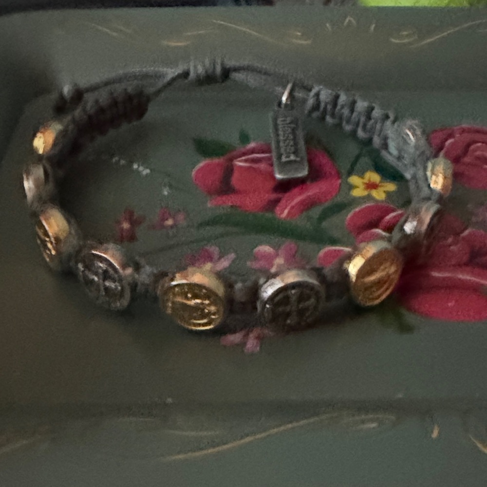 🛍️Gray and Gold Beaded Bracelet🛍️